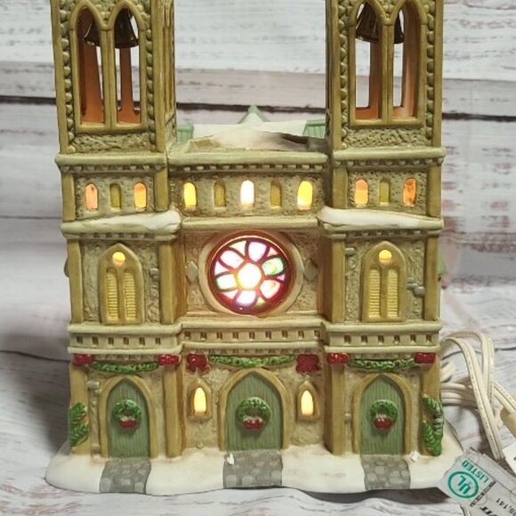 International Trading Cathedrals of the World Light Up Notre Dame - 1990's - NEW - Picture 4 of 9